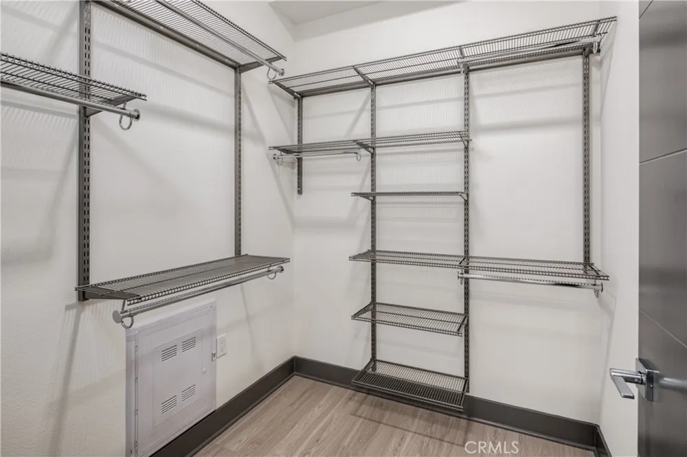6800 Variel Avenue #204 Canoga Park, CA 91303