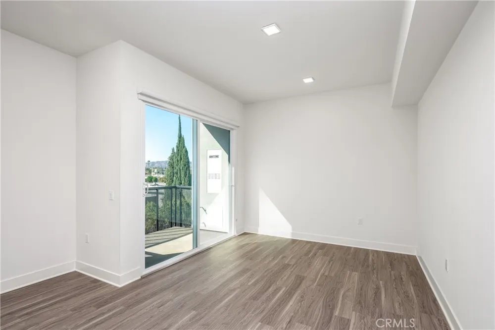 6800 Variel Avenue #204 Canoga Park, CA 91303