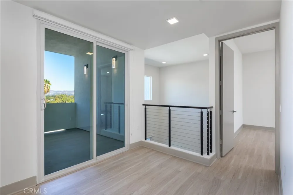 6800 Variel Avenue #204 Canoga Park, CA 91303
