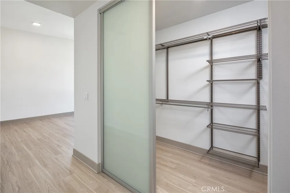 6800 Variel Avenue #204 Canoga Park, CA 91303