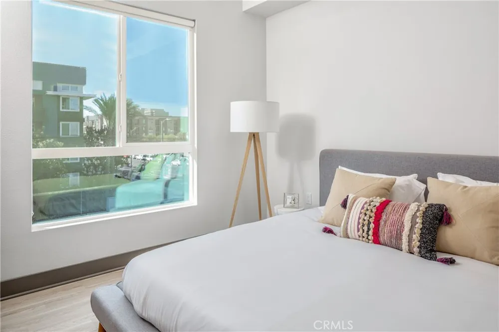 6800 Variel Avenue #204 Canoga Park, CA 91303