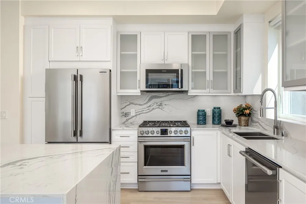 6800 Variel Avenue #204 Canoga Park, CA 91303