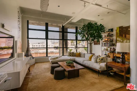 1645 Vine Street #511