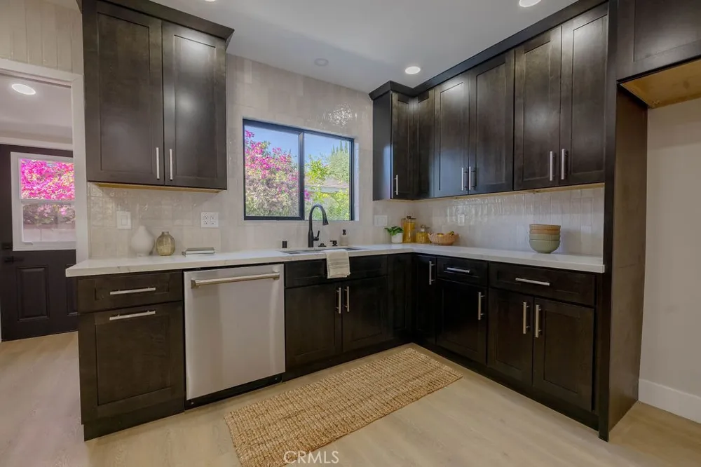 5710 Wilbur Tarzana, CA 91356