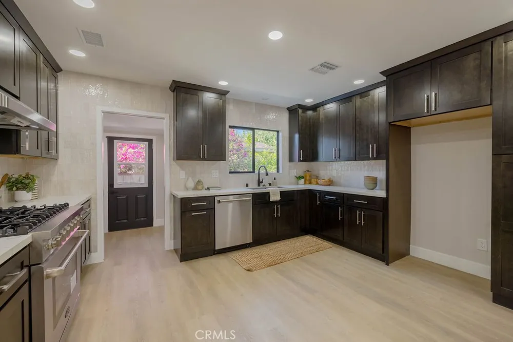 5710 Wilbur Tarzana, CA 91356