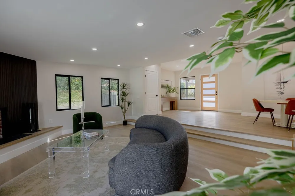 5710 Wilbur Tarzana, CA 91356