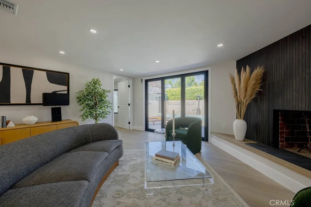 5710 Wilbur Tarzana, CA 91356