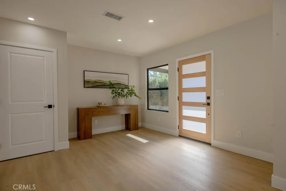 5710 Wilbur Tarzana, CA 91356