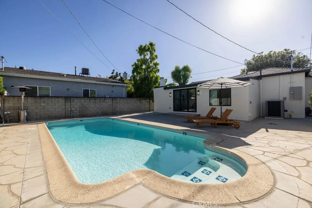 5710 Wilbur Tarzana, CA 91356