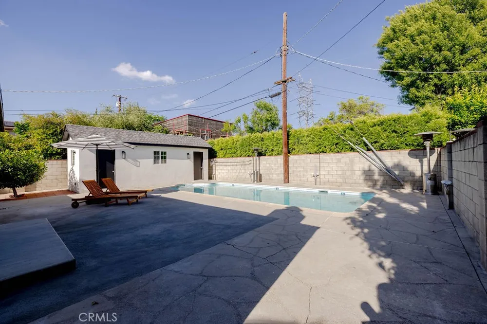 5710 Wilbur Tarzana, CA 91356