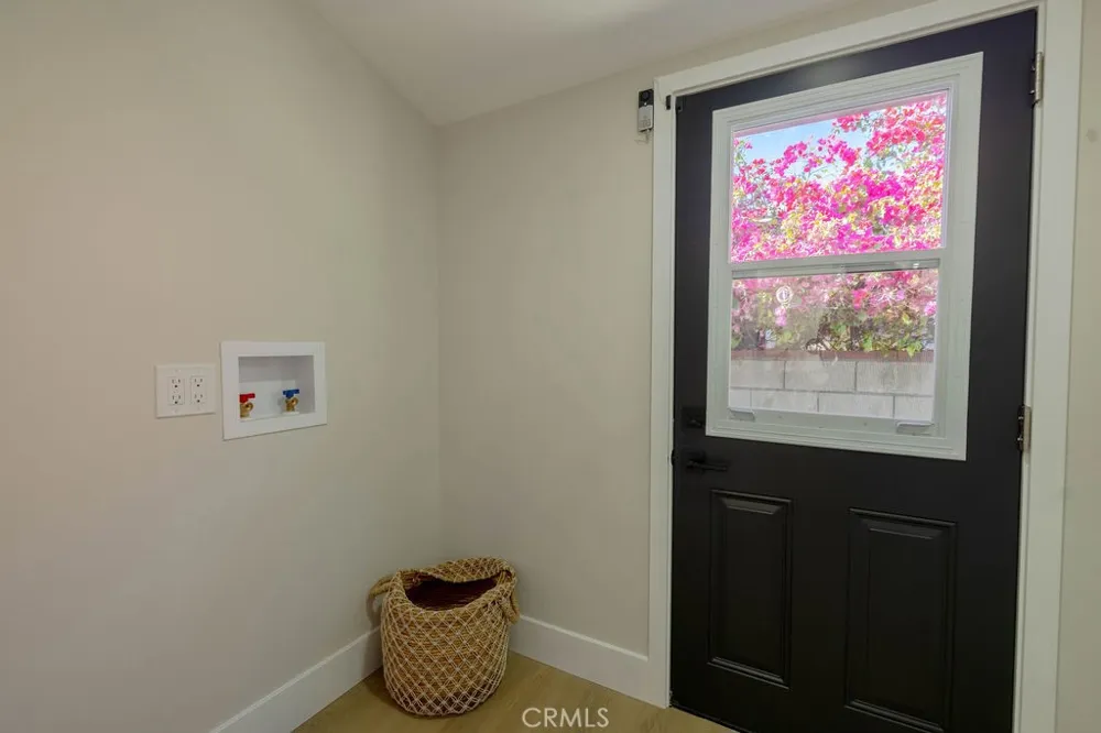 5710 Wilbur Tarzana, CA 91356