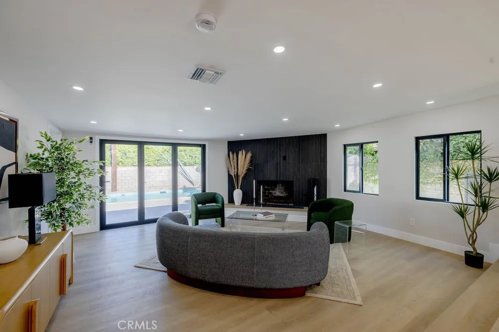 5710 Wilbur Tarzana, CA 91356