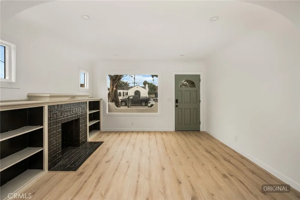 1911 W 65th Los Angeles, CA 90047