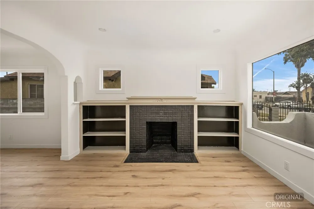 1911 W 65th Los Angeles, CA 90047