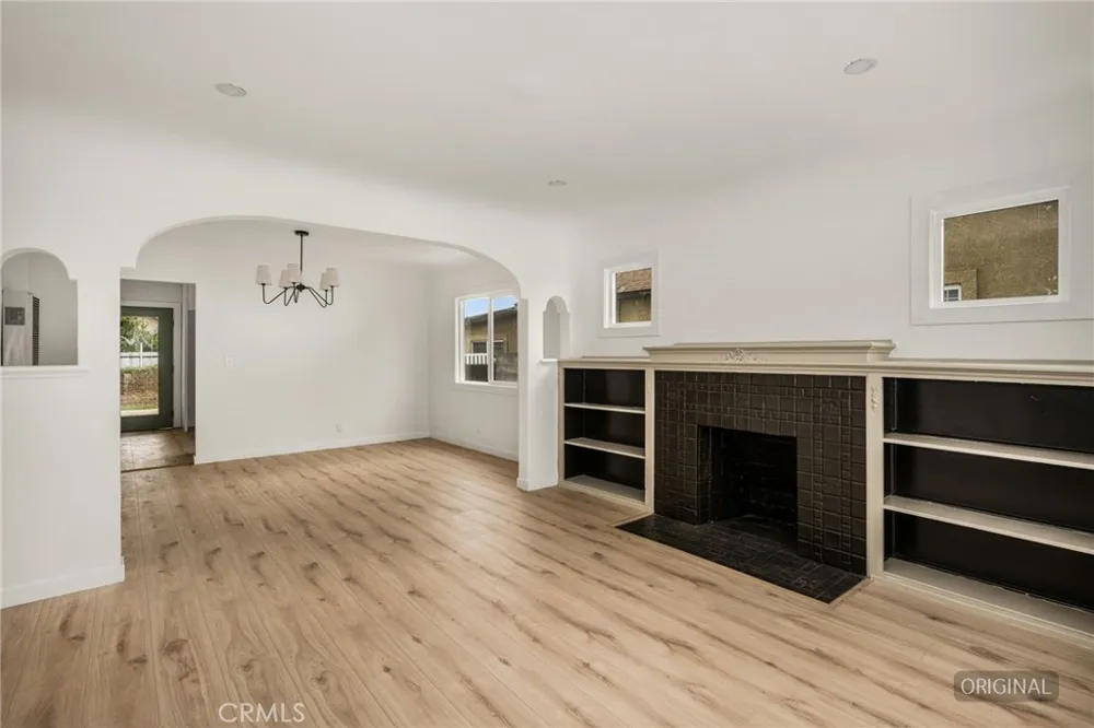 1911 W 65th Los Angeles, CA 90047