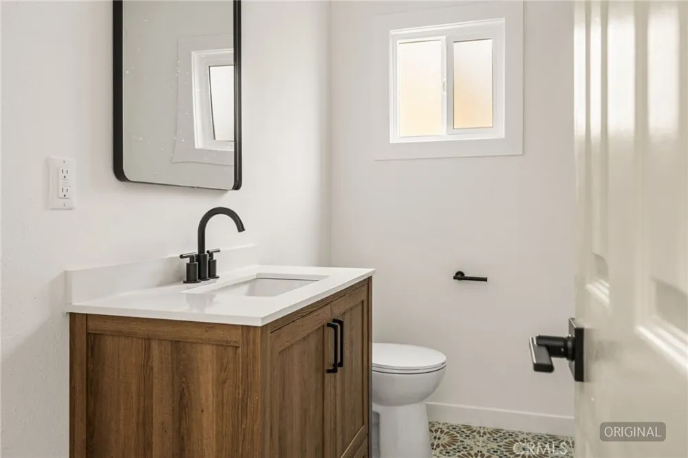 1911 W 65th Los Angeles, CA 90047