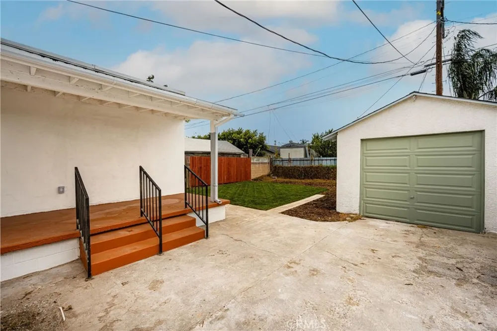 1911 W 65th Los Angeles, CA 90047