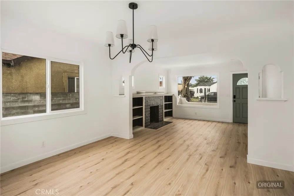 1911 W 65th Los Angeles, CA 90047