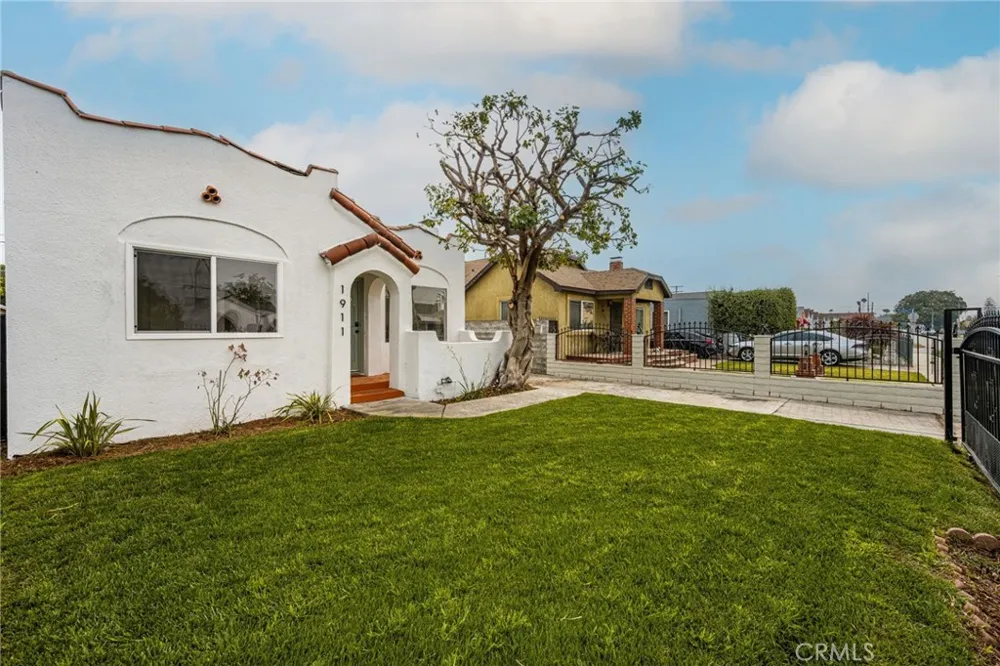 1911 W 65th Los Angeles, CA 90047