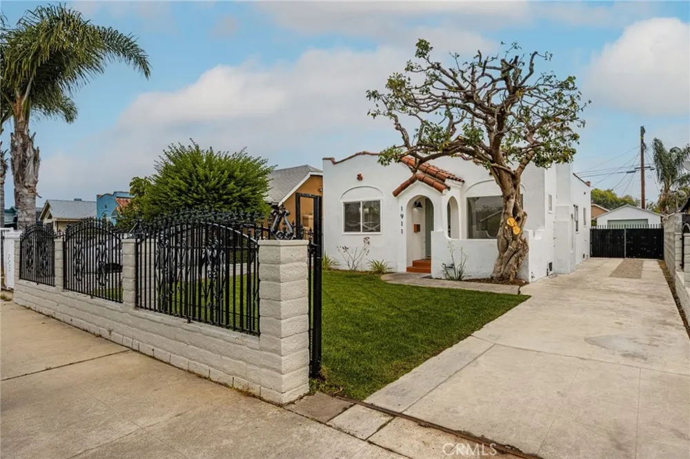 1911 W 65th Los Angeles, CA 90047