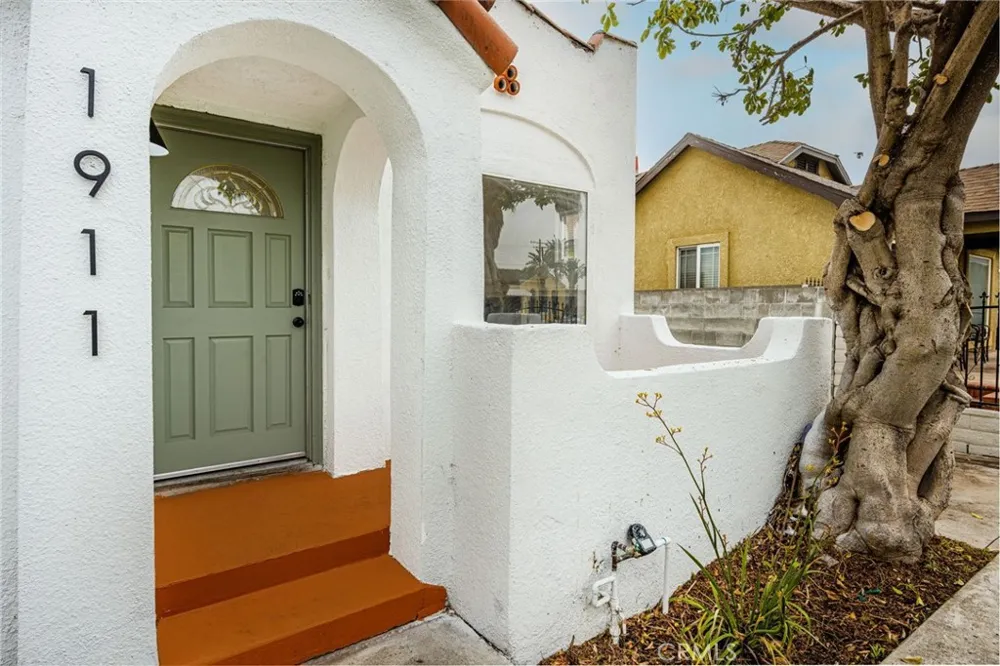 1911 W 65th Los Angeles, CA 90047
