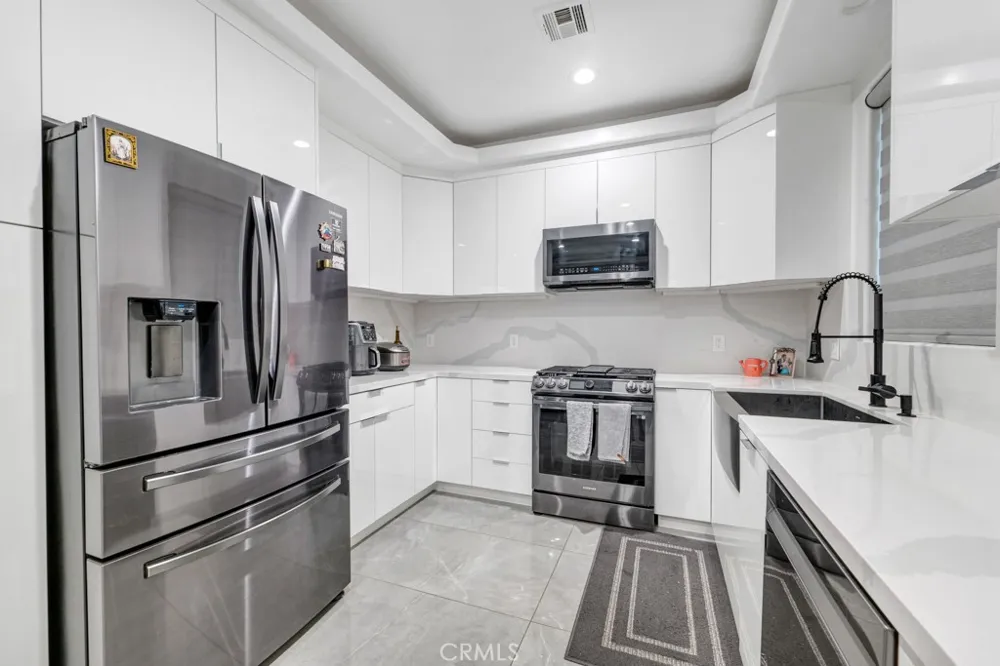 11145 Sunshine Terrace #106 Studio City, CA 91604