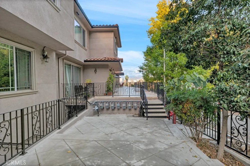 11145 Sunshine Terrace #106 Studio City, CA 91604