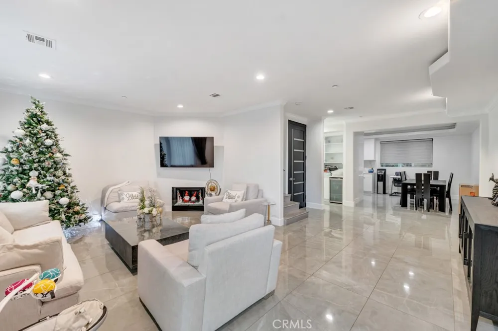 11145 Sunshine Terrace #106 Studio City, CA 91604