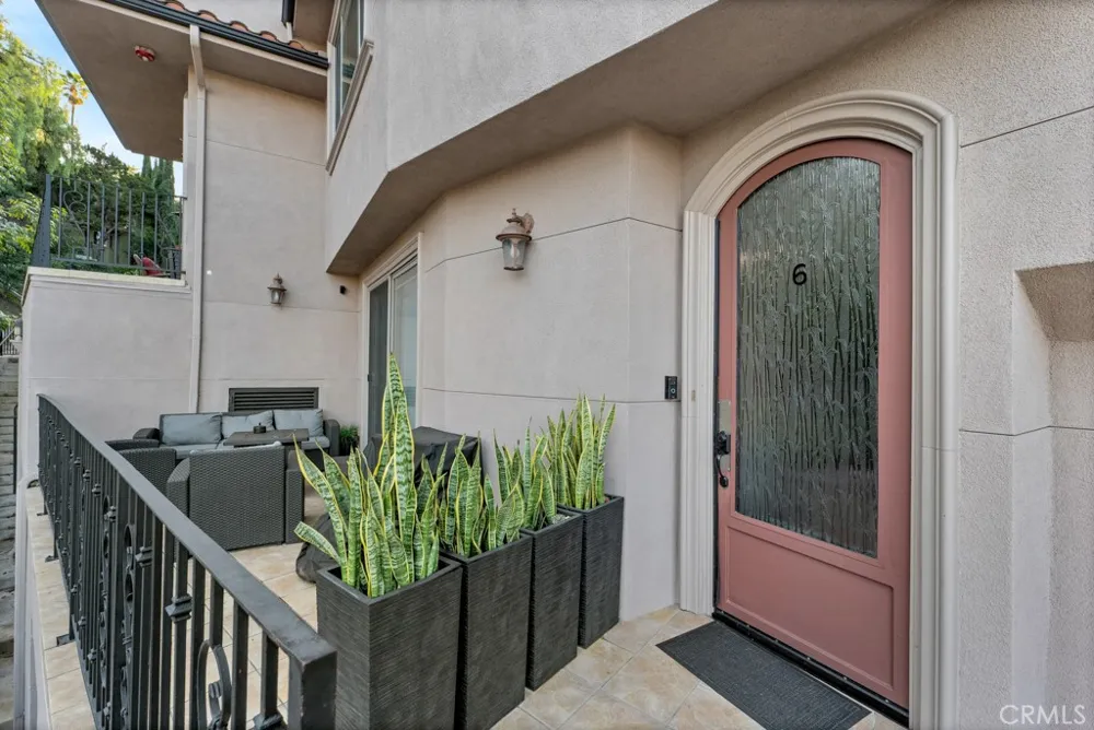 11145 Sunshine Terrace #106 Studio City, CA 91604