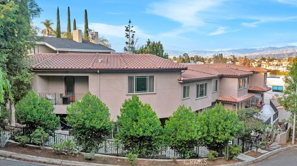 11145 Sunshine Terrace #106 Studio City, CA 91604