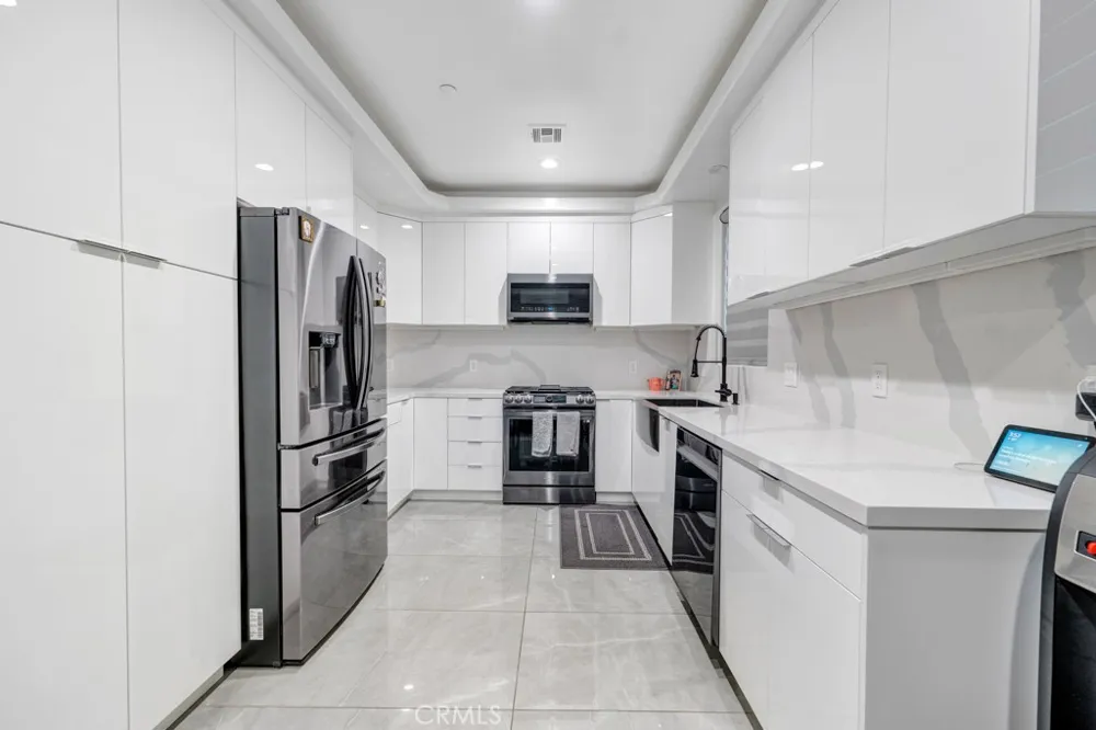 11145 Sunshine Terrace #106 Studio City, CA 91604