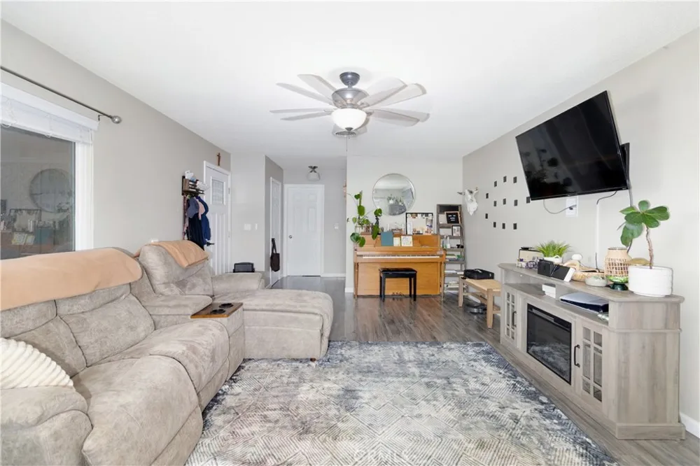 160 Summit View Calimesa, CA 92320