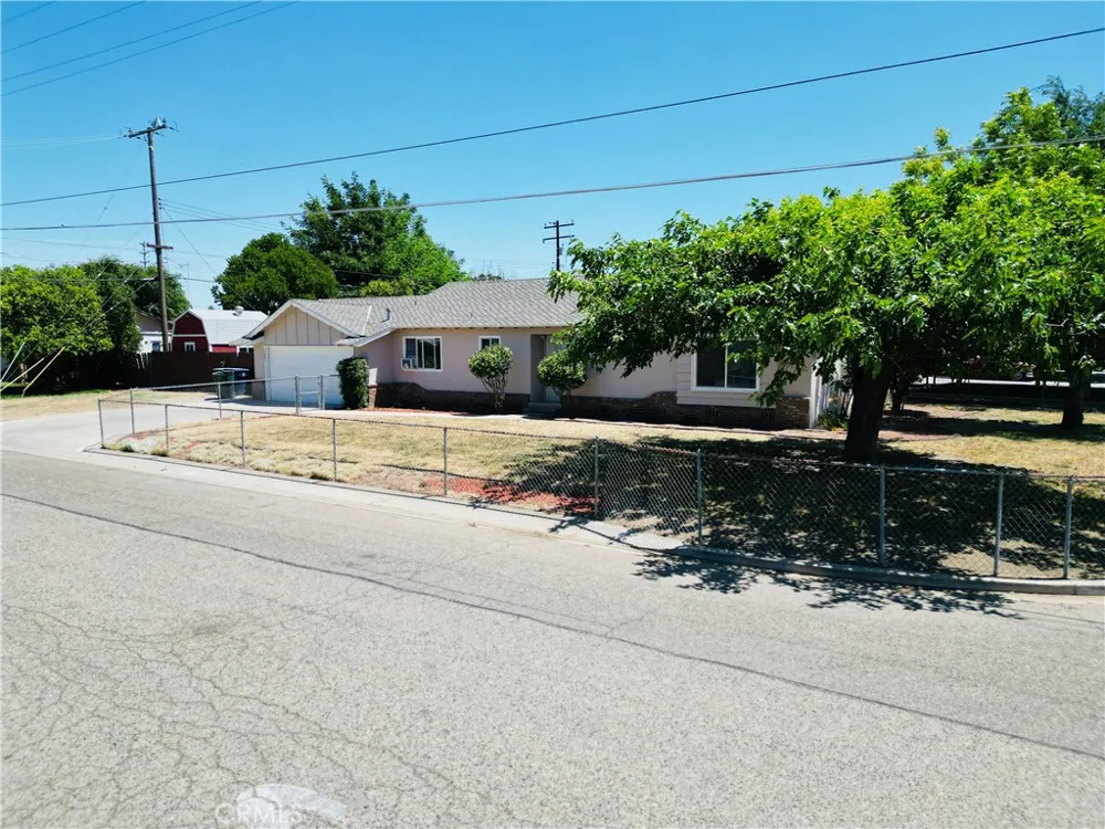 2081 E Stockham Tulare, CA 93274