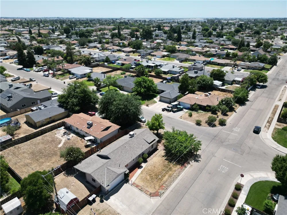 2081 E Stockham Tulare, CA 93274