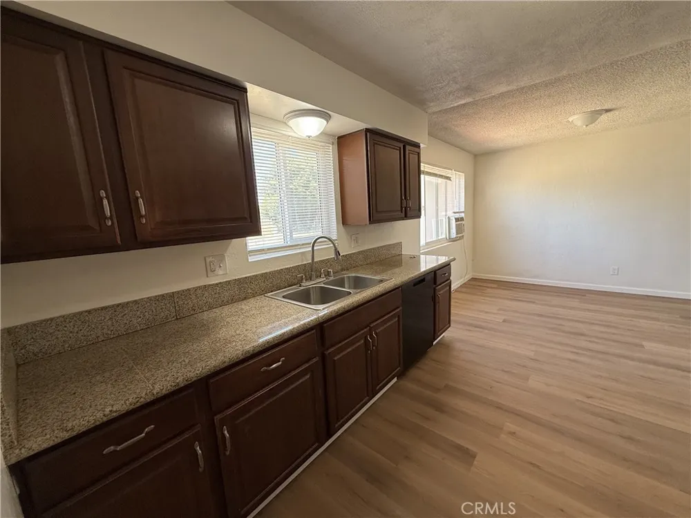 2081 E Stockham Tulare, CA 93274