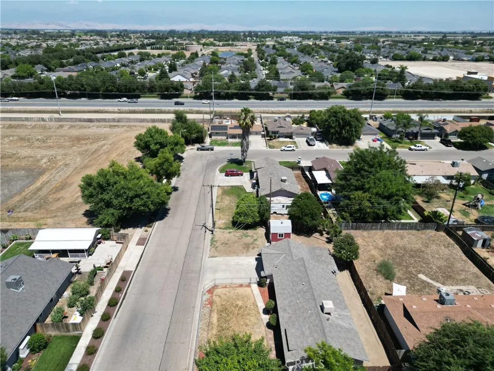 2081 E Stockham Tulare, CA 93274
