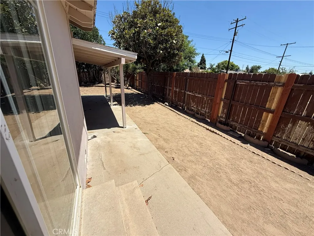 2081 E Stockham Tulare, CA 93274