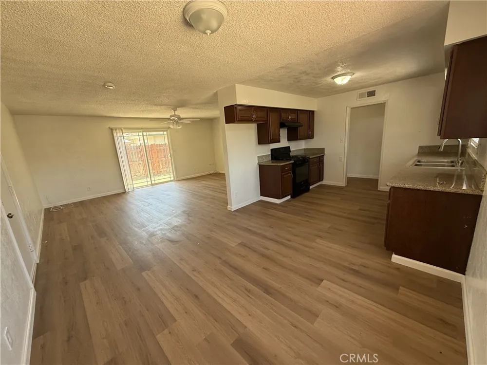 2081 E Stockham Tulare, CA 93274