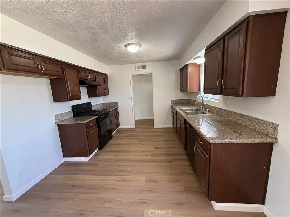 2081 E Stockham Tulare, CA 93274