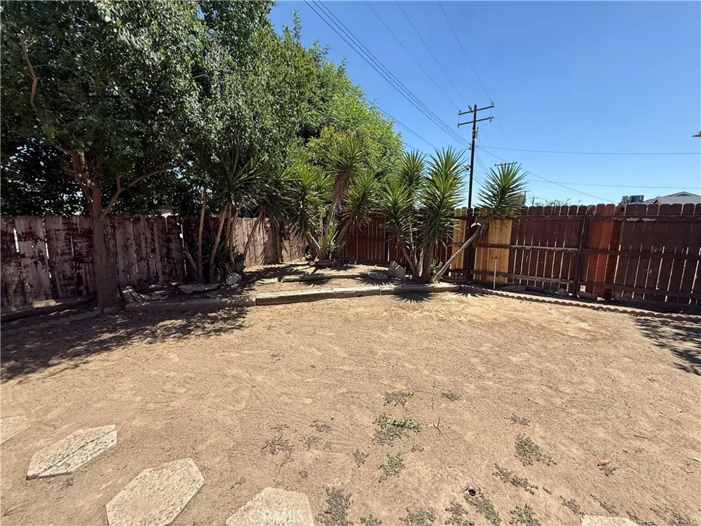 2081 E Stockham Tulare, CA 93274