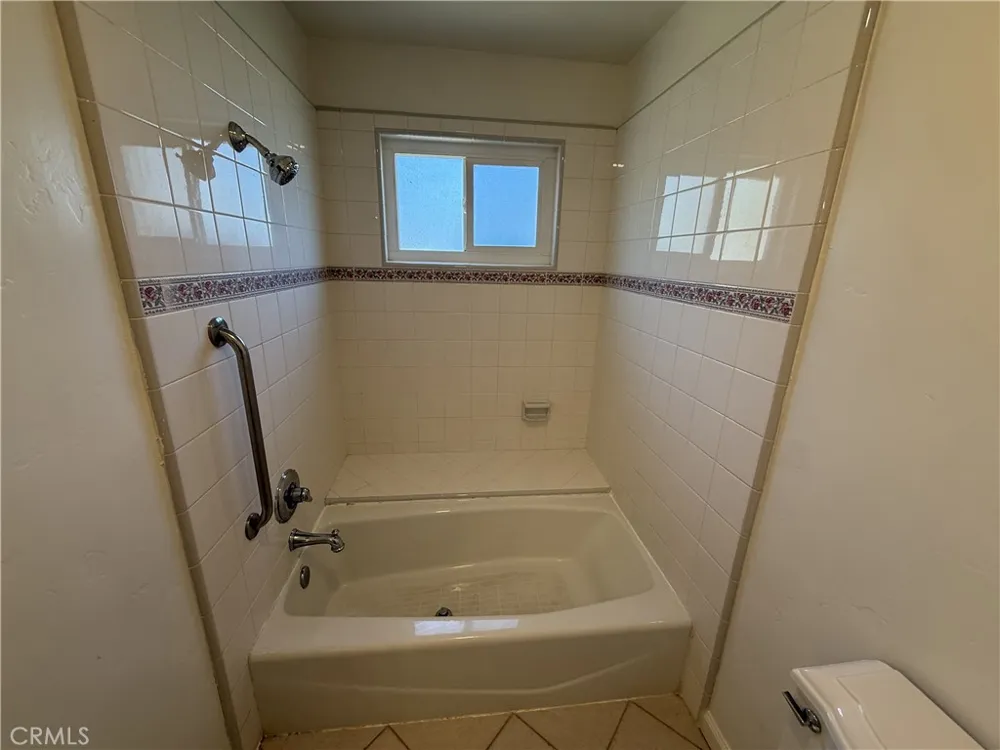 2081 E Stockham Tulare, CA 93274