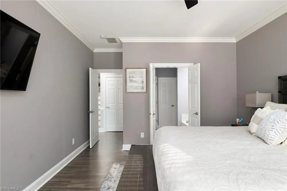 1074 Muirfield Avenue Clemmons, NC 27012