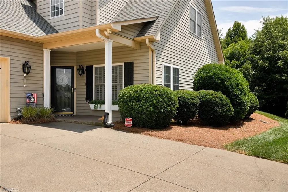 1074 Muirfield Avenue Clemmons, NC 27012