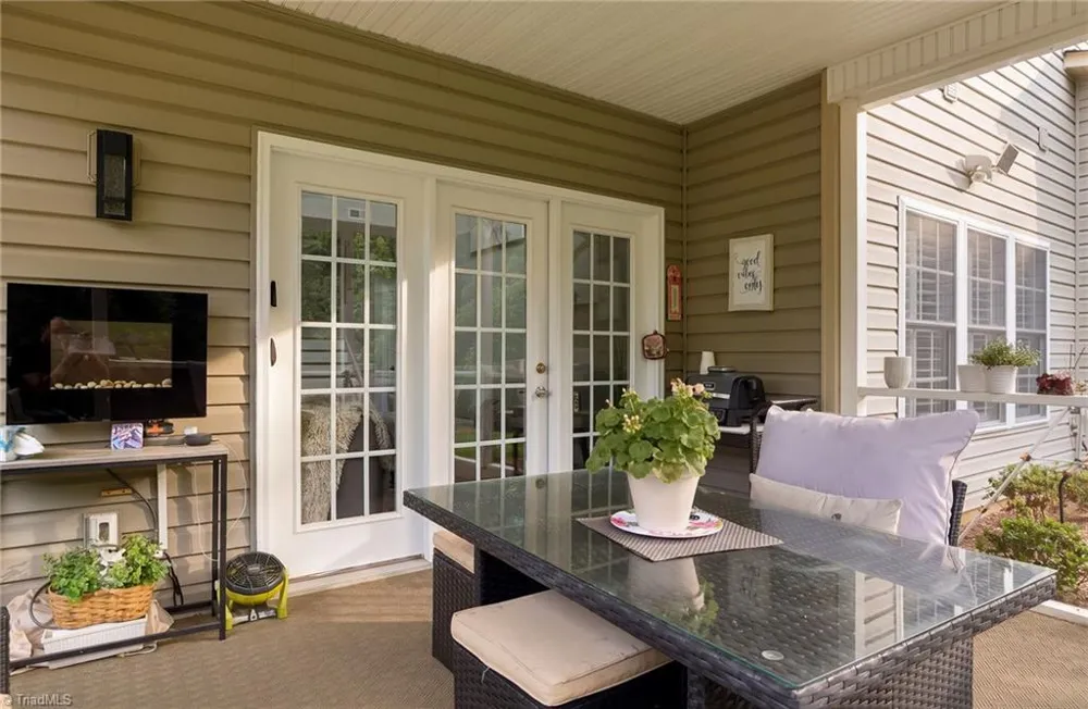 1074 Muirfield Avenue Clemmons, NC 27012