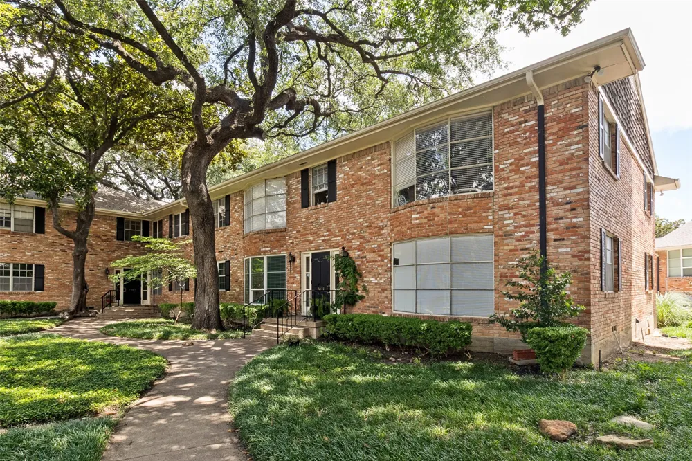 3031 Mahanna Springs Drive #B Dallas, TX 75235