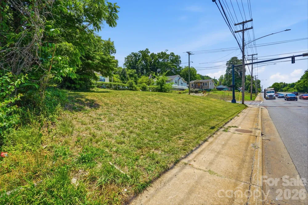 412 W Davidson Avenue Gastonia, NC 28052
