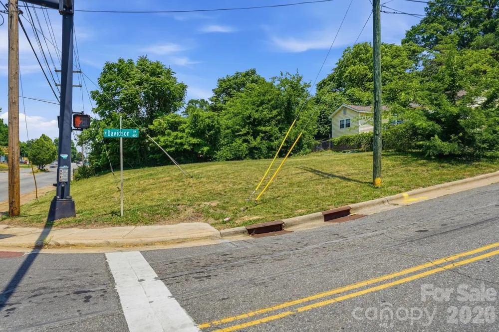 412 W Davidson Avenue Gastonia, NC 28052