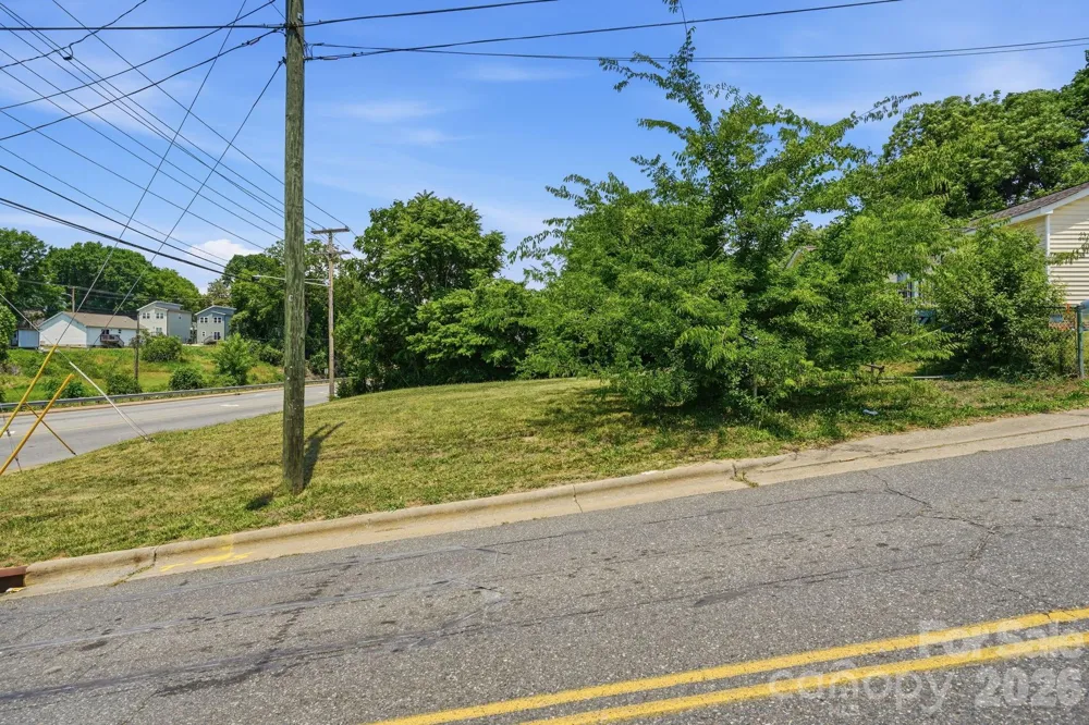 412 W Davidson Avenue Gastonia, NC 28052