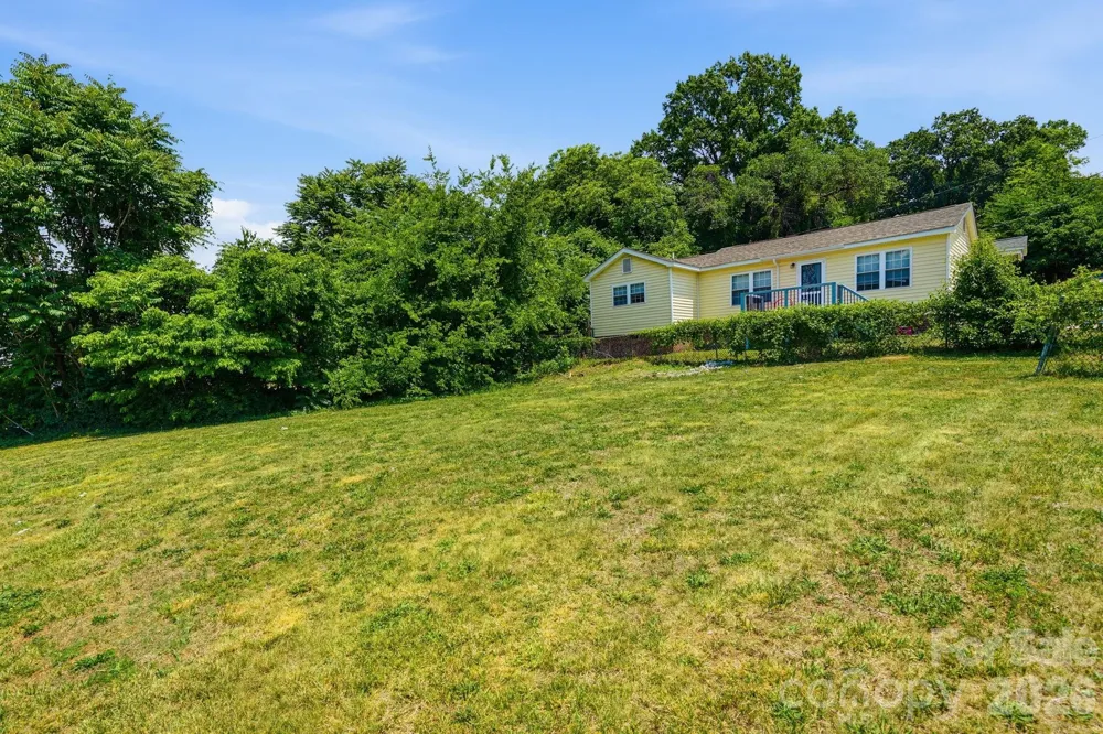 412 W Davidson Avenue Gastonia, NC 28052