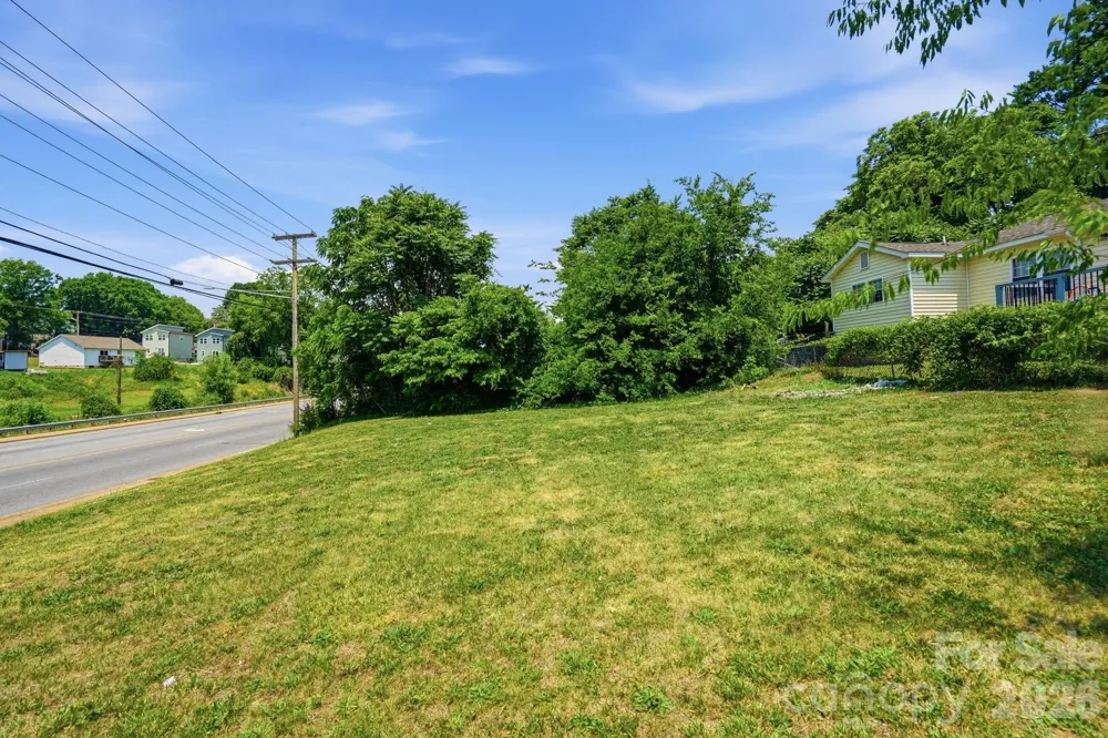 412 W Davidson Avenue Gastonia, NC 28052